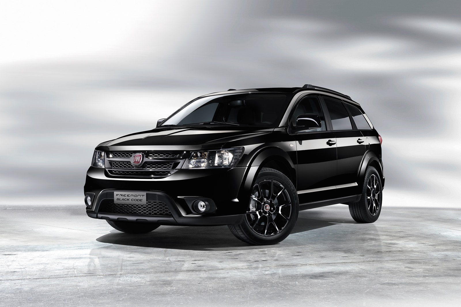 Fiat-Freemont-Black-Code-01